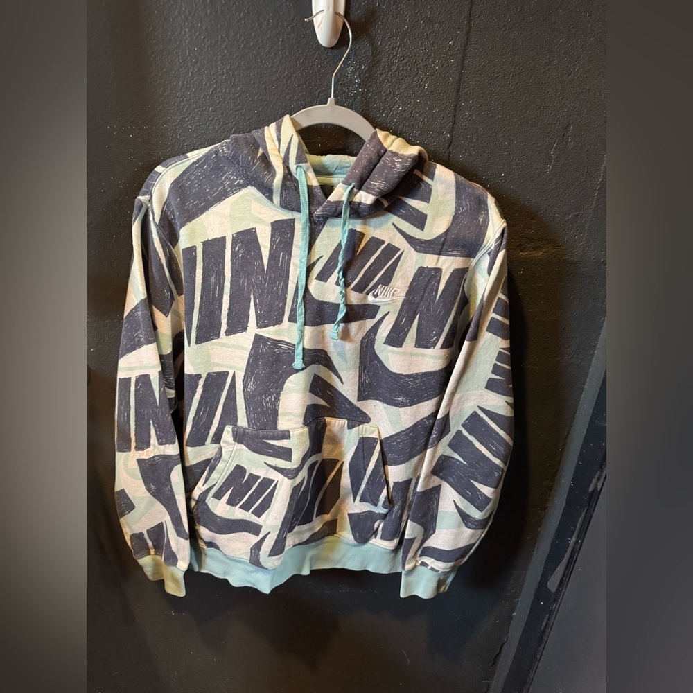 Nike Men's Dark Blue and Light Blue Graphic Hoodie Size Small